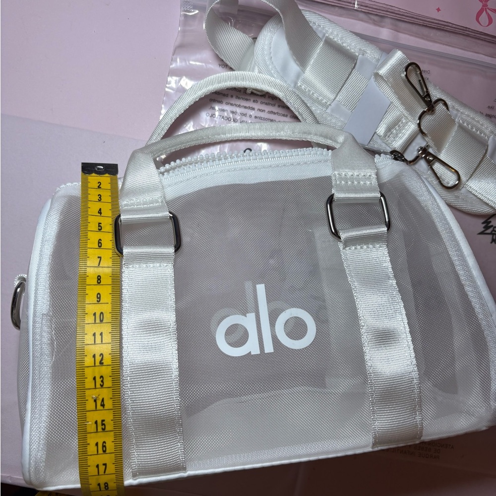 NEW 🤍🤍ALO Yoga Classic White Mini Bag - Picture 13 of 13